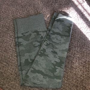 green camo gym shark dupe leggings !
